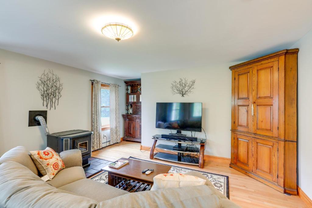 Meriden Village of Plainfield Home with Backyard - Casa De Vacaciones