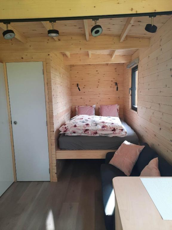 Postel nebo postele na pokoji v ubytování La roulotte de Soiron