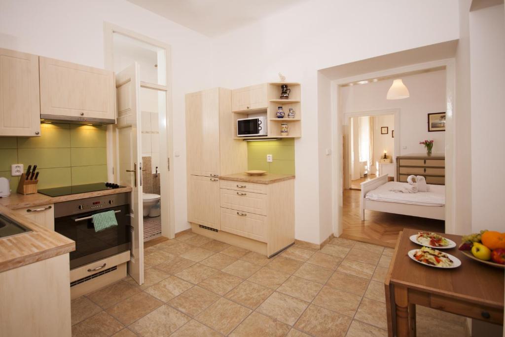 Kuchyň nebo kuchyňský kout v ubytování Prague Siesta Apartments