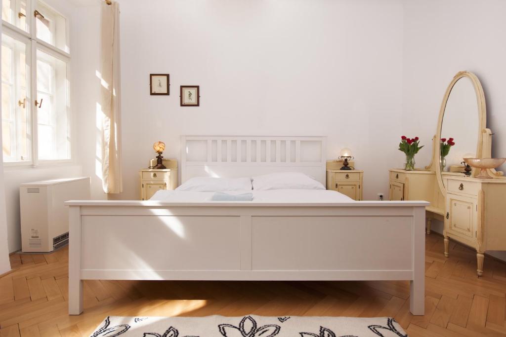 Postel nebo postele na pokoji v ubytování Prague Siesta Apartments