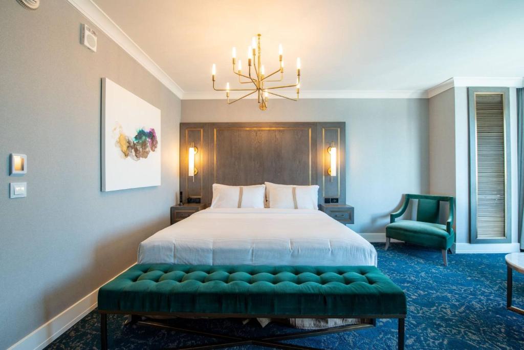 Cama o camas de una habitación en The Sutton Place Hotel Halifax