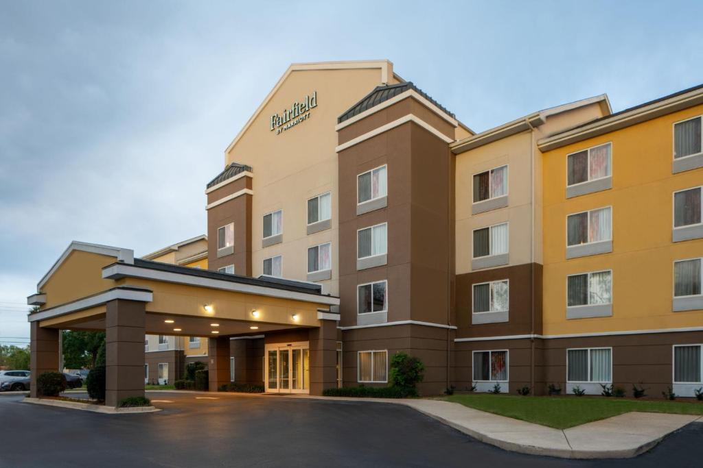 a rendering of the front of a hotel at Fairfield by Marriott Fort Walton Beach-Eglin AFB in Shalimar