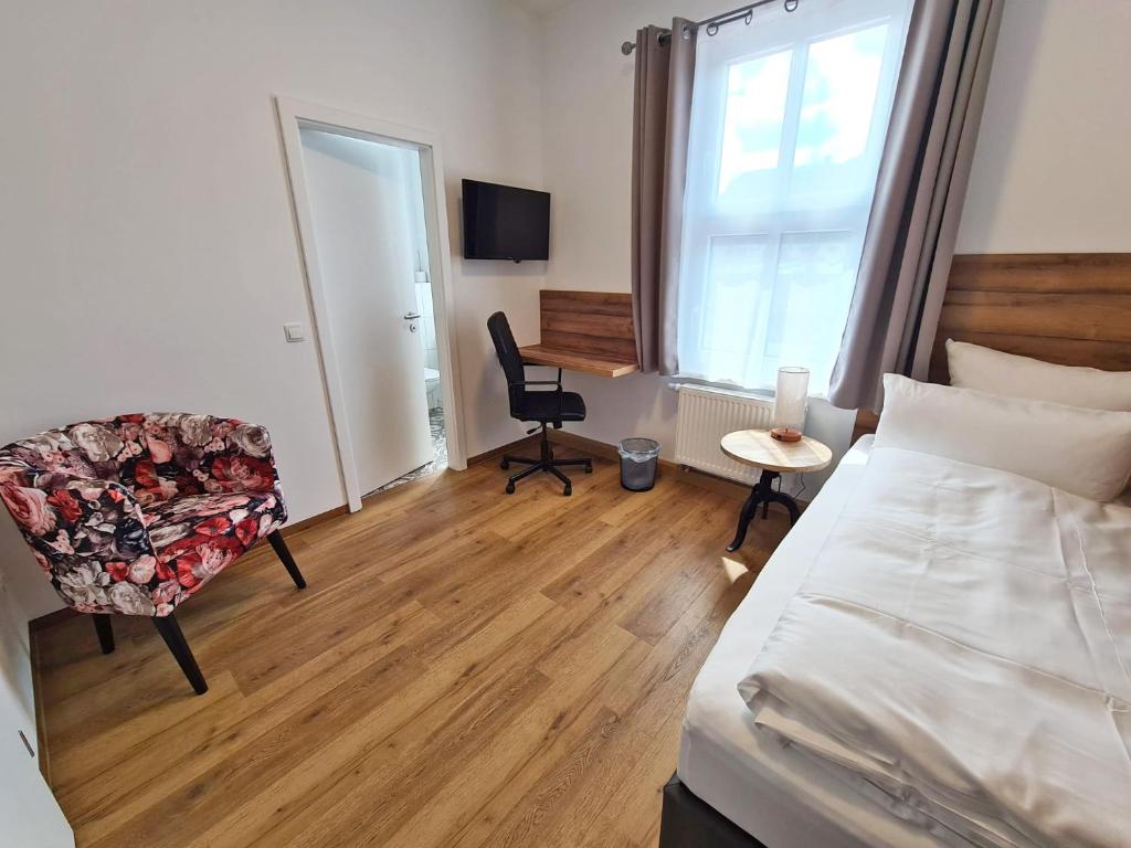 Postel nebo postele na pokoji v ubytování Hotel Gleis 3viertel Jena