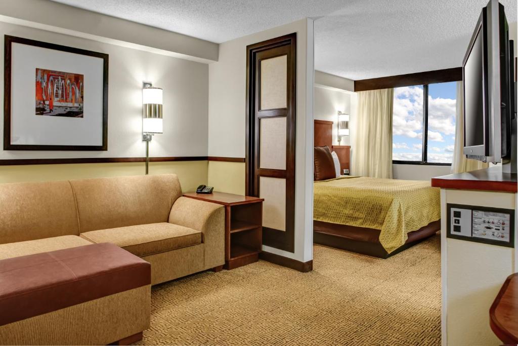Hyatt Place Fort Lauderdale Cruise Port & Convention Center - 