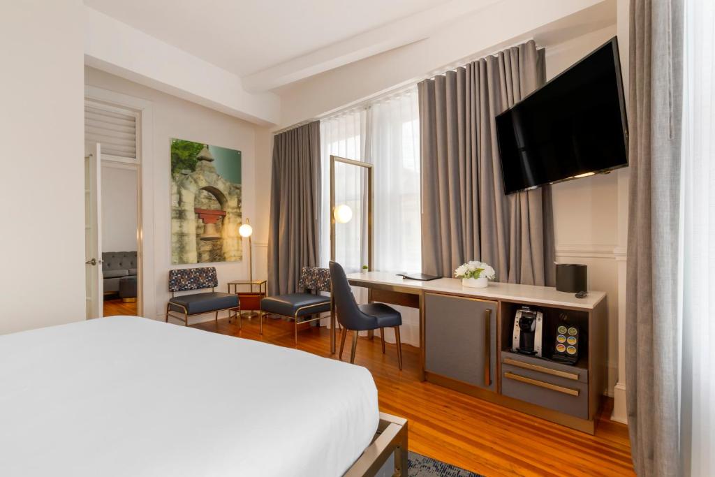 Hotel Gibbs Downtown Riverwalk photo
