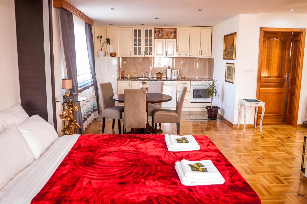 Kuchyň nebo kuchyňský kout v ubytování Petrov konak - apartman Aleksandra