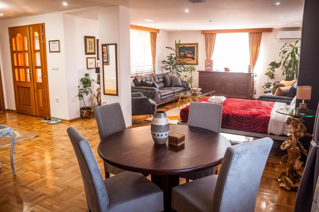Posezení v ubytování Petrov konak - apartman Aleksandra