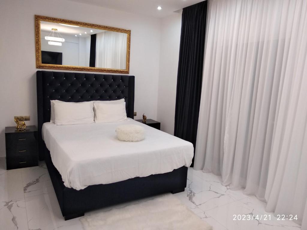 Despina's Palace apt downtown - 8