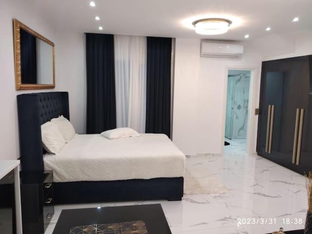 Despina's Palace apt downtown - 19