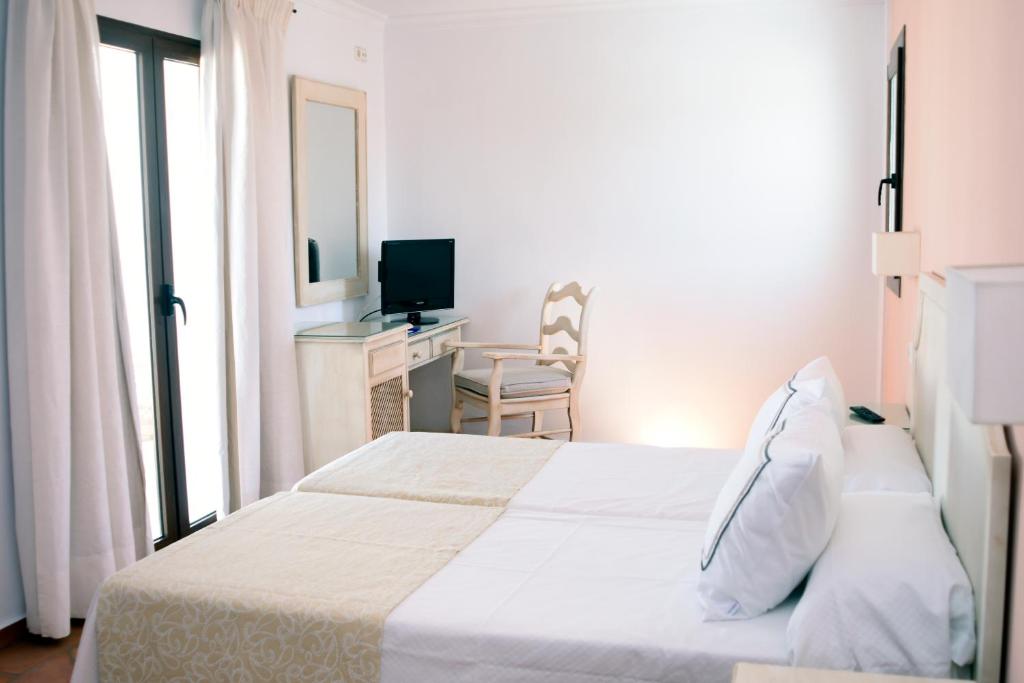 Hostal Doña Lola Marina - 14