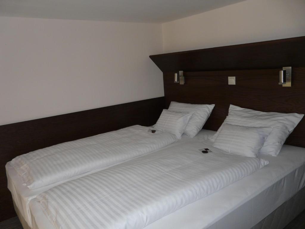 Postel nebo postele na pokoji v ubytování Soleil Apartman Szeged