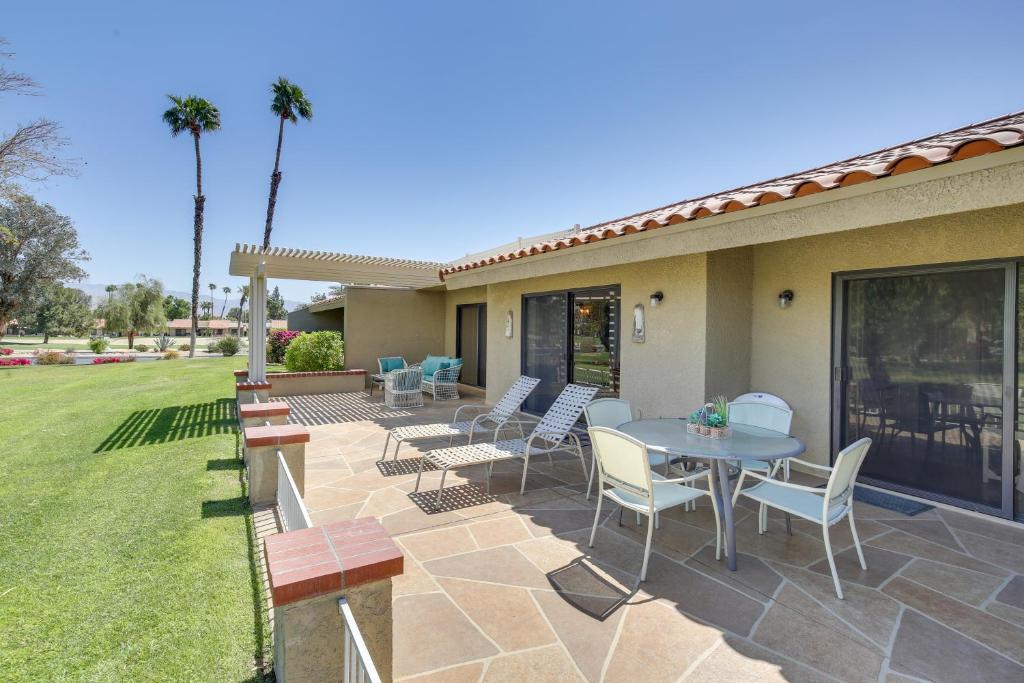 En have udenfor Golf Course View and Pool Access Palm Desert Condo