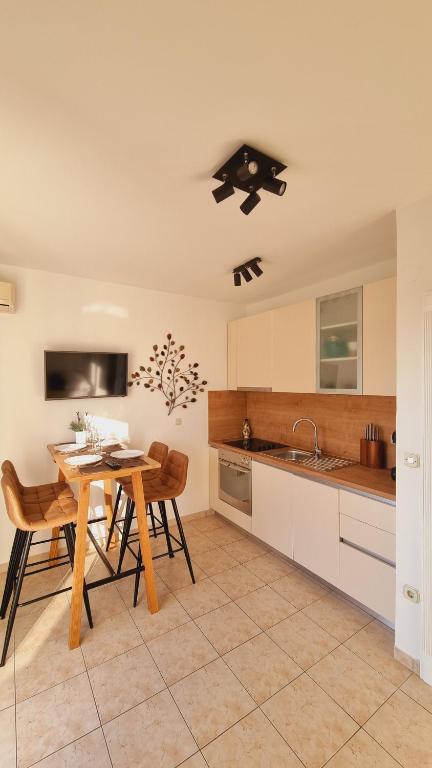 Kuchyň nebo kuchyňský kout v ubytování Apartmani Palma