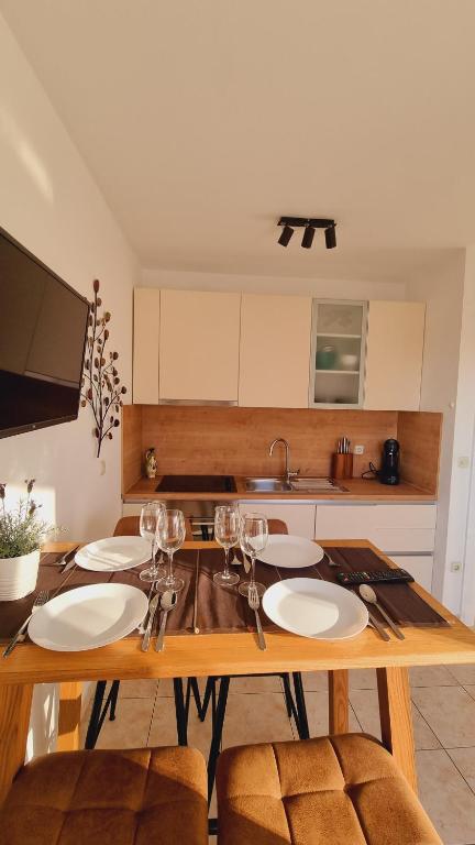 Kuchyň nebo kuchyňský kout v ubytování Apartmani Palma
