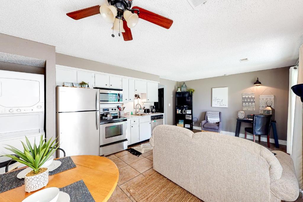 Happy Daze at Fall Creek Resort, Branson (updated prices 2024)