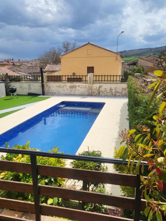 ATAPUERCA RURAL SANSIL, PISCINA cubierta y climatizada desde Abril - Huis Met Drie Slaapkamers