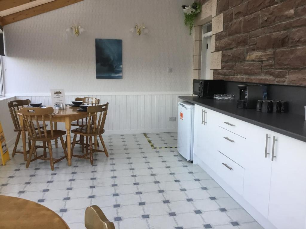 Kuchyň nebo kuchyňský kout v ubytování Glenshee Guest House