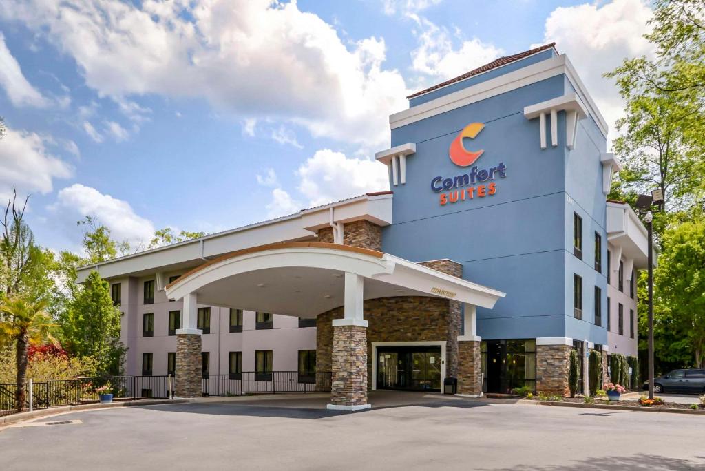 a rendering of the front of a cranberry hotel at Comfort Suites At Kennesaw State University in Kennesaw