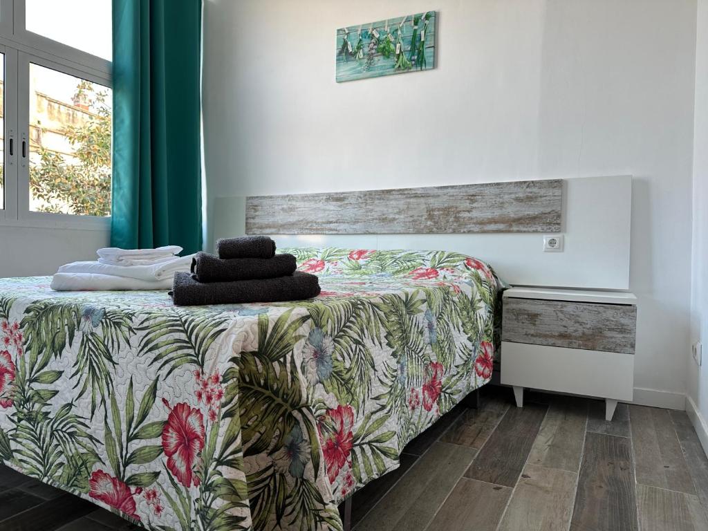 a bedroom with a bed with a comforter on it at Alojamiento entero. Piso en el centro de El Vendrell. in El Vendrell
