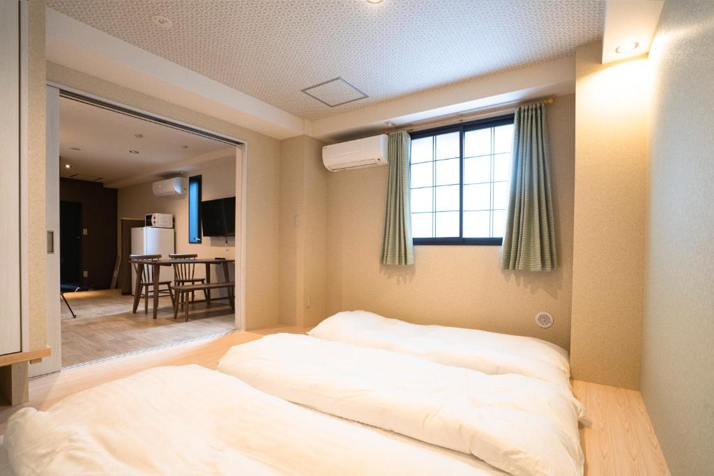 Postel nebo postele na pokoji v ubytování 東京日和