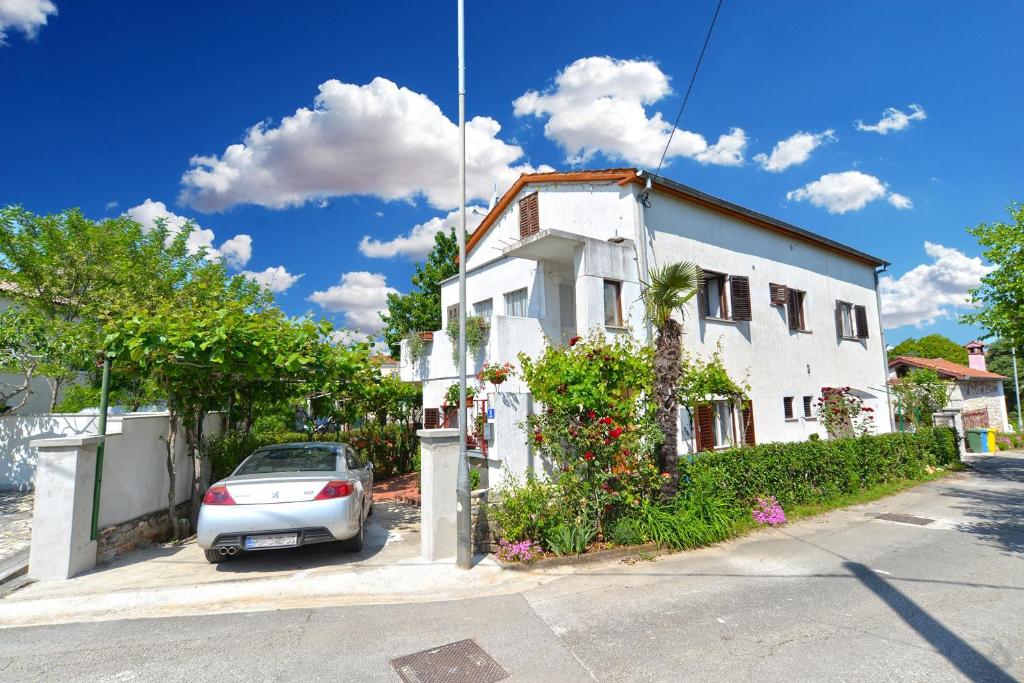 Apartments with parking space Kukci, Porec - 20797