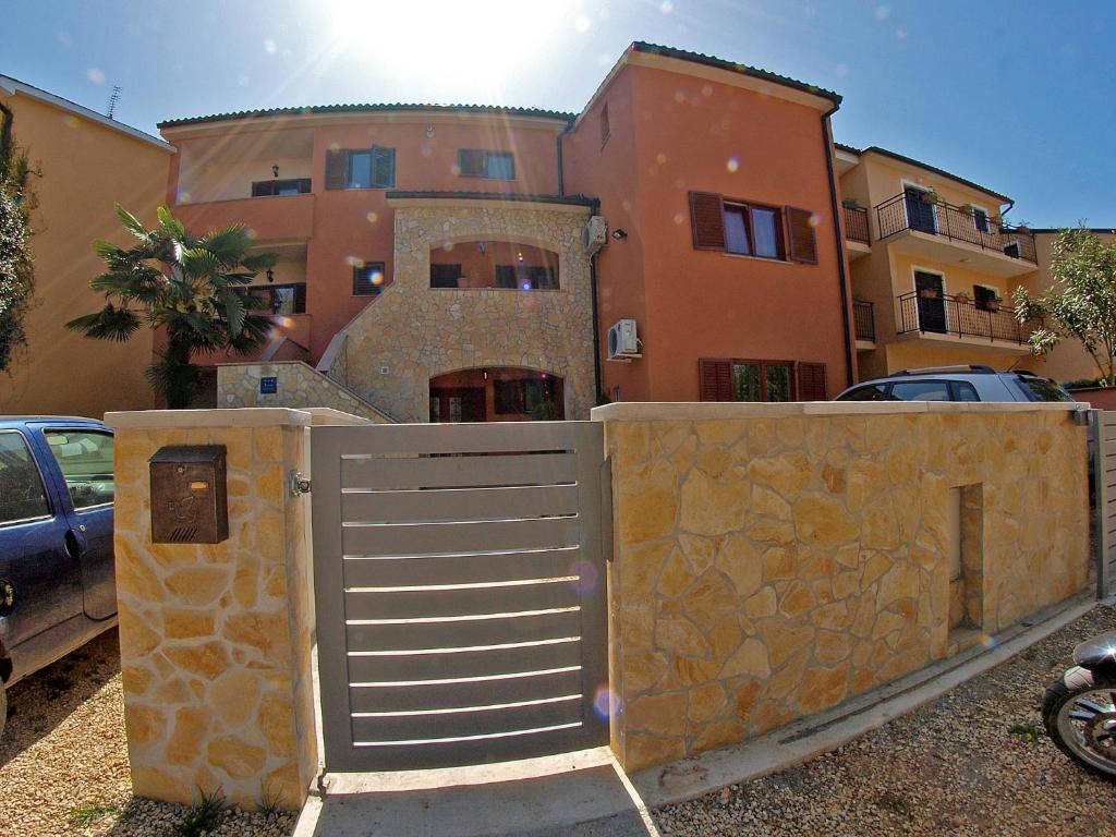 Apartments with parking space Stinjan, Pula - 20816