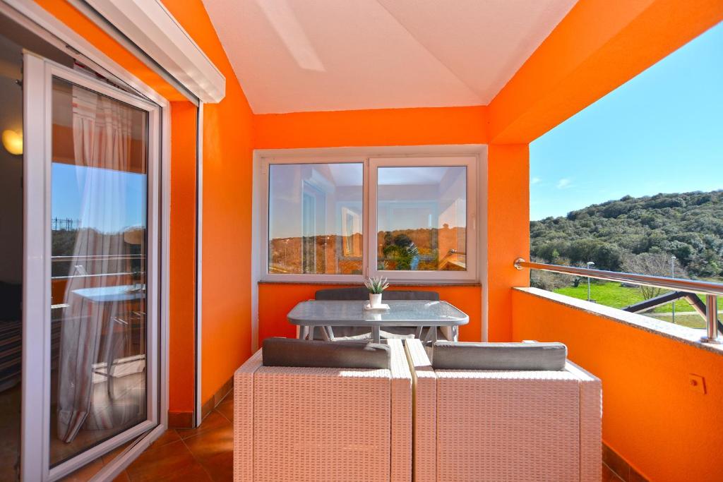 Apartments with parking space Pula - 21036