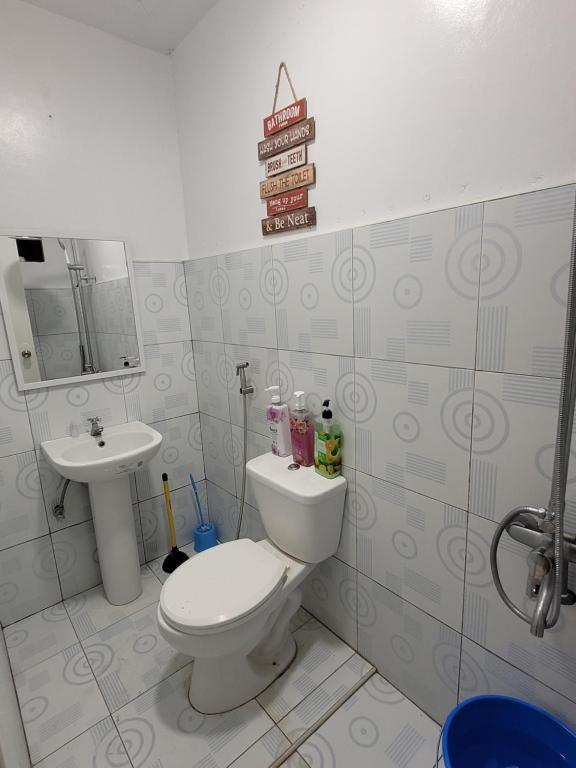 Koupelna v ubytování Jens Samal Vacation Rental - Centrally Located - Fully Furnished 2br WIFI