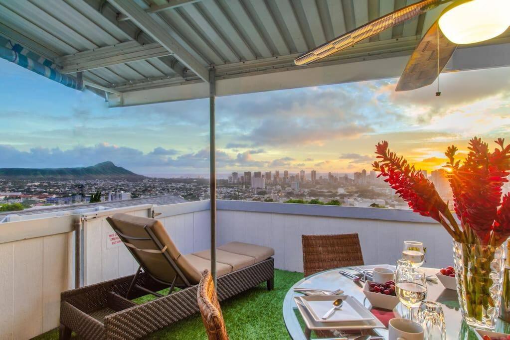a balcony with a table and chairs and a view at Mahalo in Honolulu