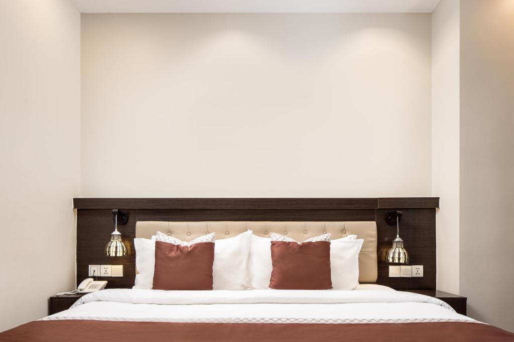 Postel nebo postele na pokoji v ubytování HM Grand Central Hotel