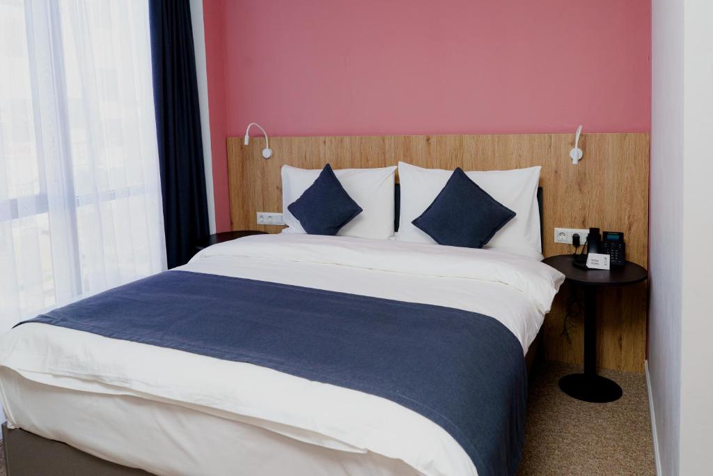Säng eller sängar i ett rum på Graf Hotel