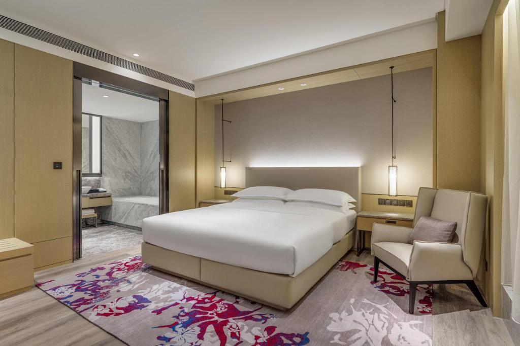Postel nebo postele na pokoji v ubytování Kaohsiung Marriott Hotel
