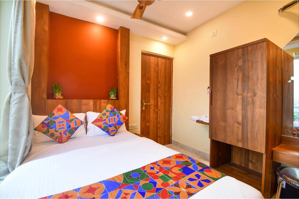 Postel nebo postele na pokoji v ubytování FabHotel Aqua Tulip - Nr Milan Mela