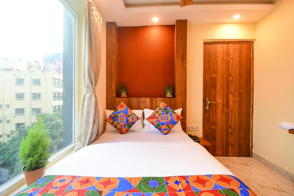 Postel nebo postele na pokoji v ubytování FabHotel Aqua Tulip - Nr Milan Mela