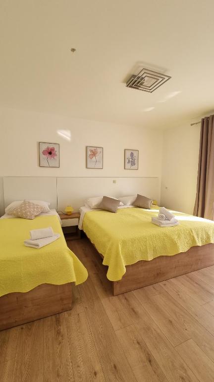 Postel nebo postele na pokoji v ubytování Apartmani Palma