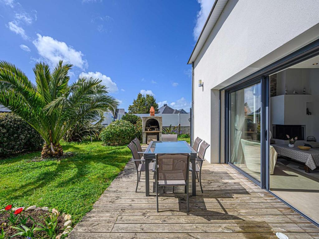 Zdjęcie z galerii obiektu Maison contemporaine à Étel - 130 m² - Calme, proche centre et plages, terrasse ensoleillée et jardin - FR-1-479-147 w mieście Étel