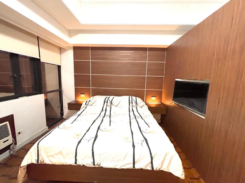 Glam studio Greenbelt 25mbps WiFi & Netflix