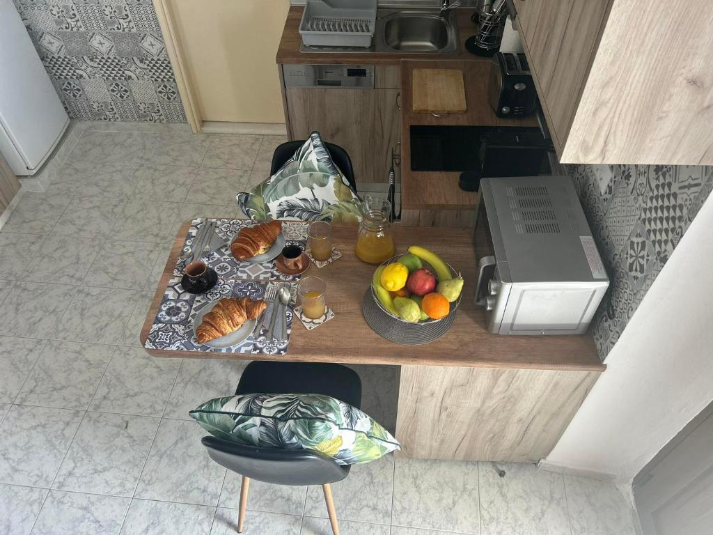 Kuchyň nebo kuchyňský kout v ubytování New Lindos Studio 45 renovated