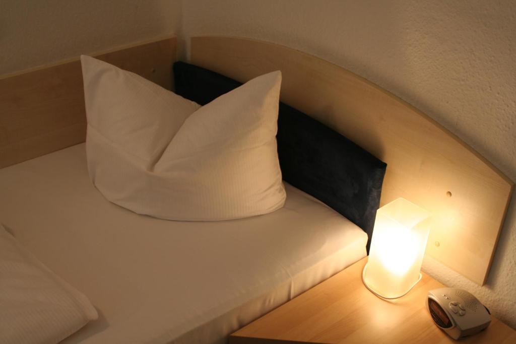 Postel nebo postele na pokoji v ubytování Hotel Seifert Berlin am Kurfürstendamm