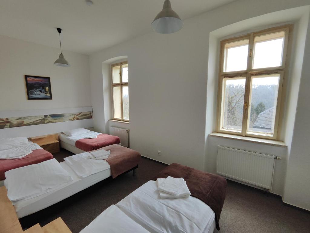 Postel nebo postele na pokoji v ubytování Hotel Stará Škola