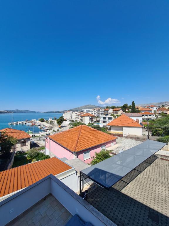 Modern apartment near the sea-Miše