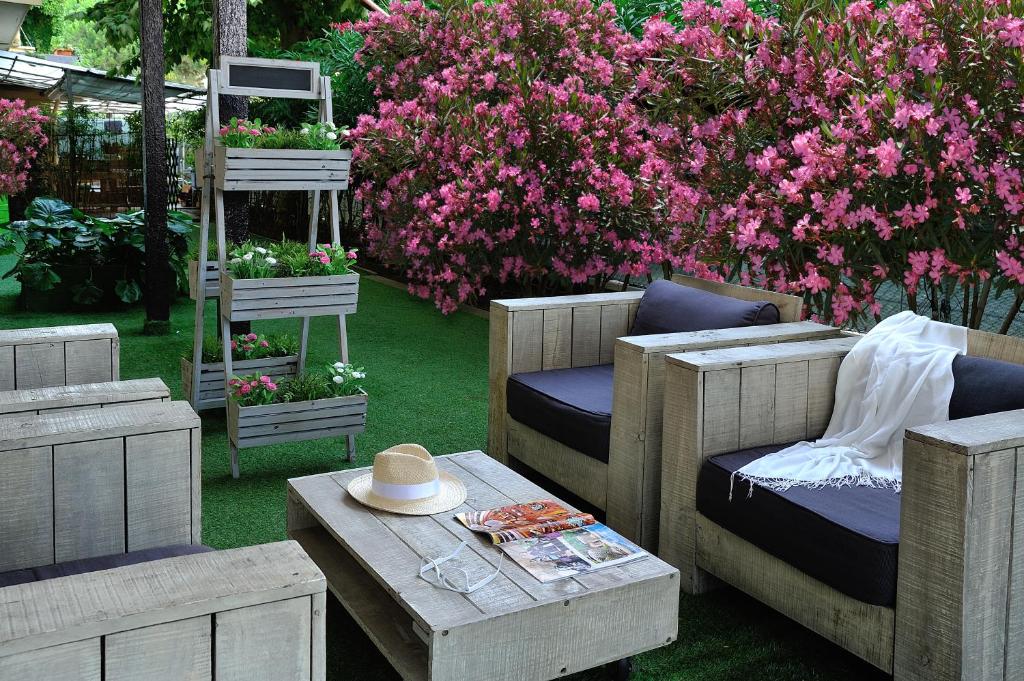 A seating area at Hotel Roma