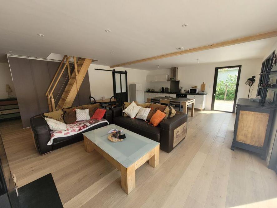 Posedenie v ubytovaní JOLIE MAISON BOIS 8 à 10 personnes