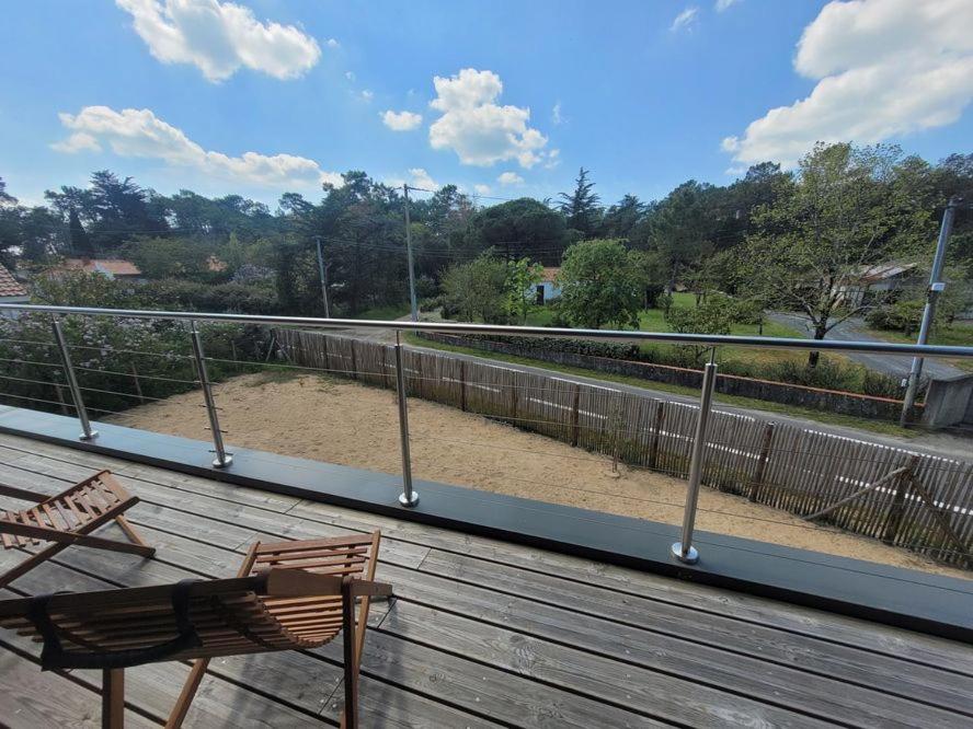 Balkón alebo terasa v ubytovaní JOLIE MAISON BOIS 8 à 10 personnes