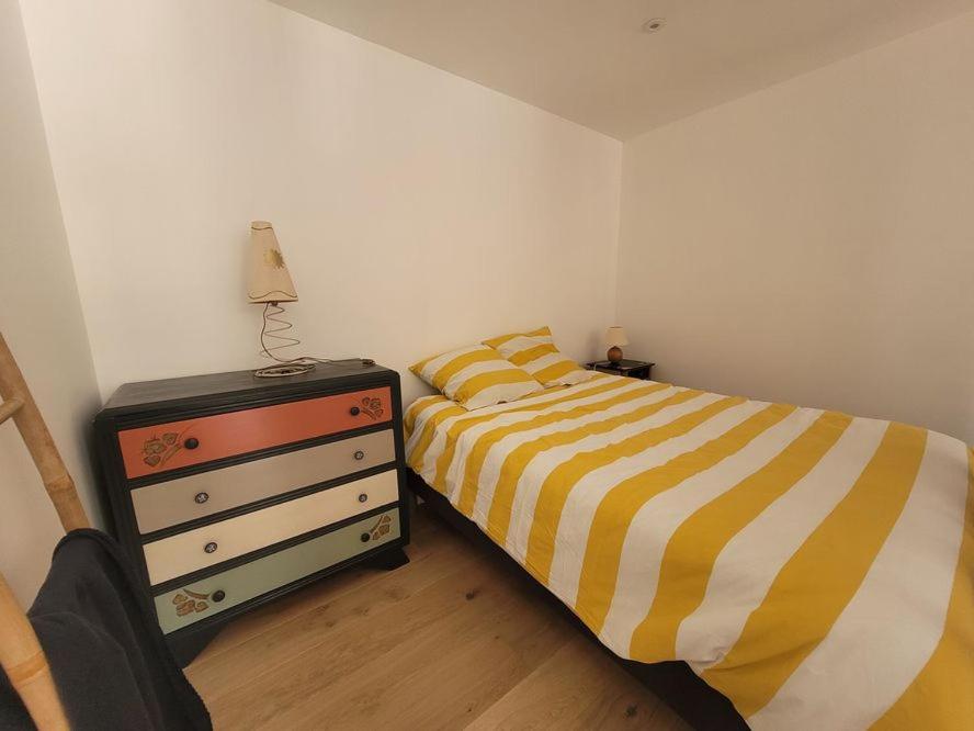 Posteľ alebo postele v izbe v ubytovaní JOLIE MAISON BOIS 8 à 10 personnes