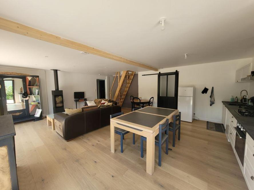 Kuchyňa alebo kuchynka v ubytovaní JOLIE MAISON BOIS 8 à 10 personnes