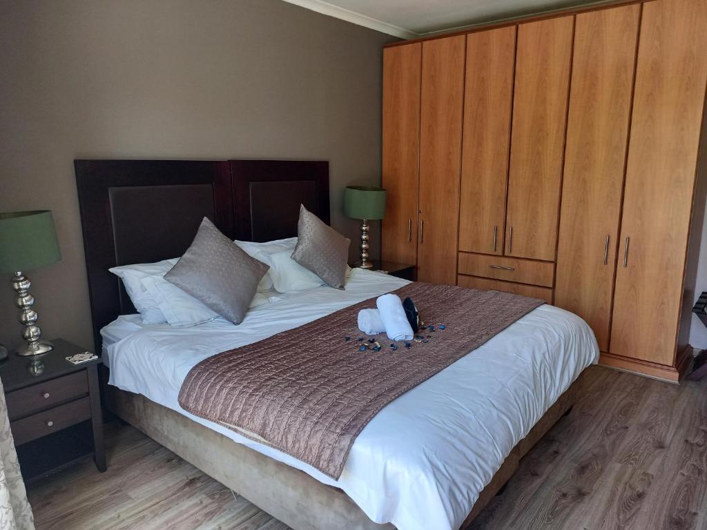 Postel nebo postele na pokoji v ubytování Mandalay Beach Guest House
