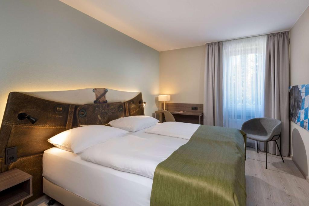 Postel nebo postele na pokoji v ubytování Tryp by Wyndham Rosenheim