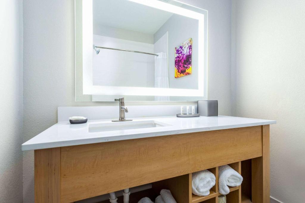 La Quinta Inn & Suites by Wyndham Augusta Fort Eisenhower - King Studio - Non-Smoking