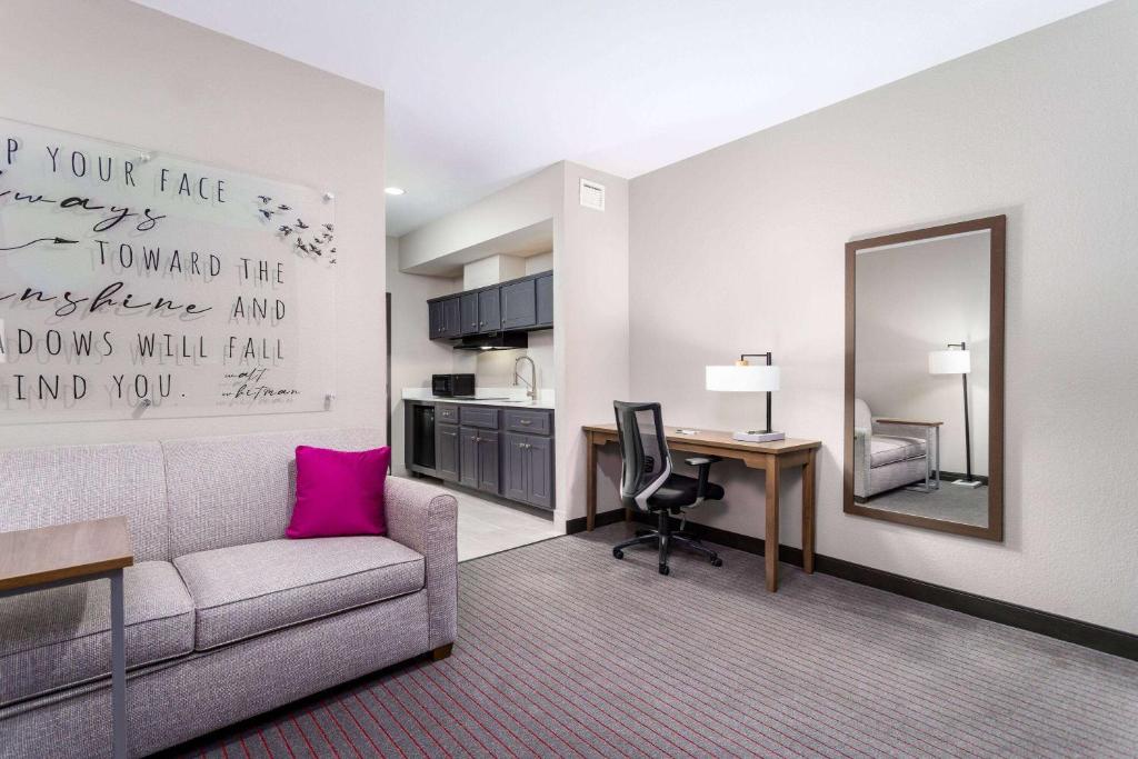 La Quinta Inn & Suites by Wyndham Augusta Fort Eisenhower - Efficiency King Room - Non-Smoking